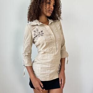 Vintage French Beige Textured Popover Blouse with Floral Embroidery (S)